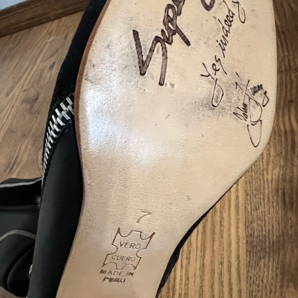 Fluevog Super Fine "Highness" zippered ankle boots, NWOB, black / silver, size 7 - Picture 7 of 14